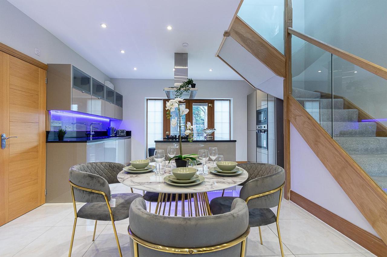 Boutique Green Acre Views สลาว ภายนอก รูปภาพ